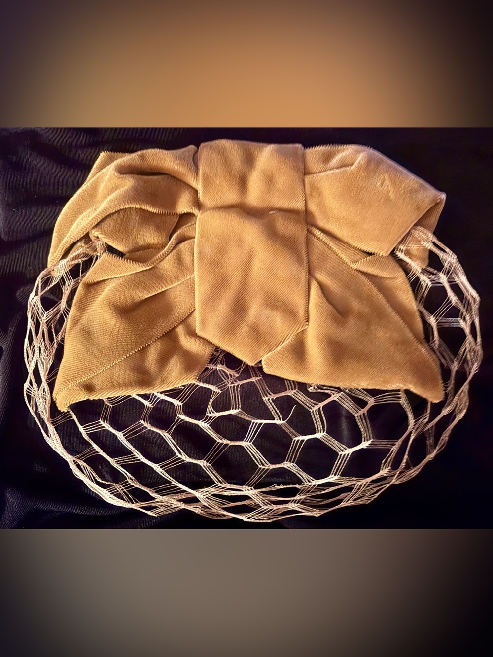 Vintage Tan Bow Pillbox Hat with Veil. Stunning and has yet to be worn. 🌺